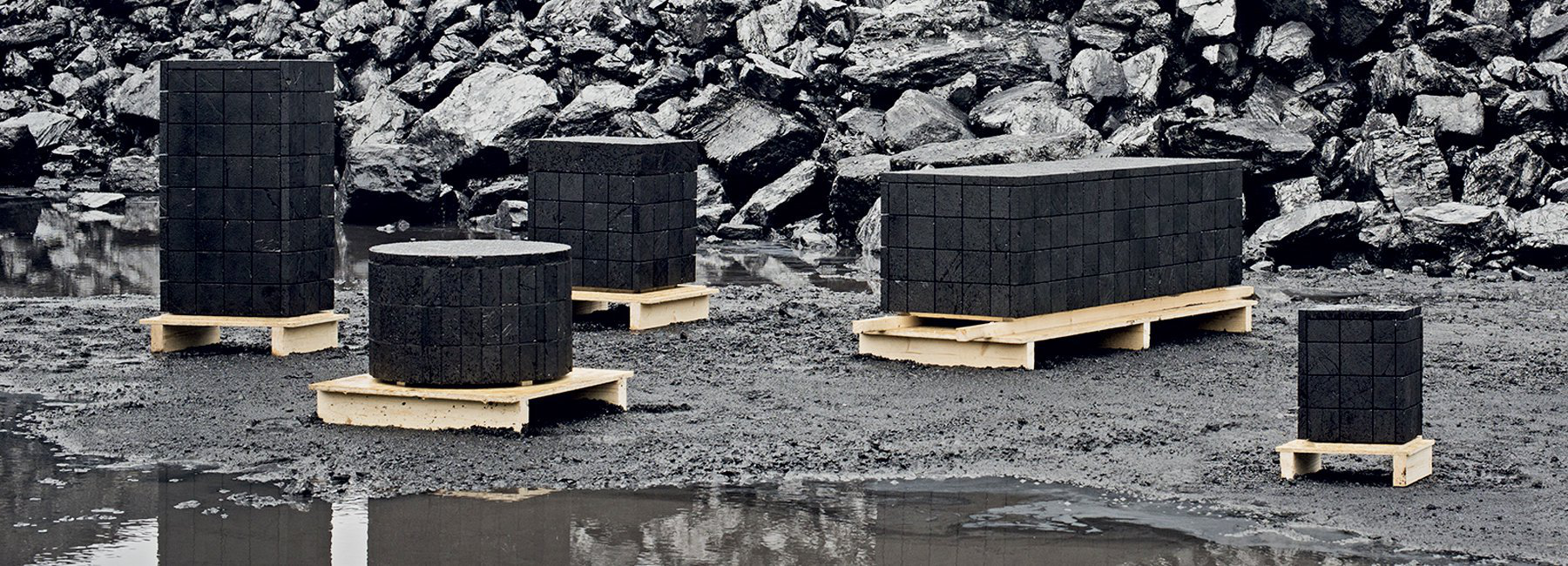 Каменный уголь возобновляемый. Хранилище угля. Хранение каменного угля. Складирование угля. Ящик для хранения угля.